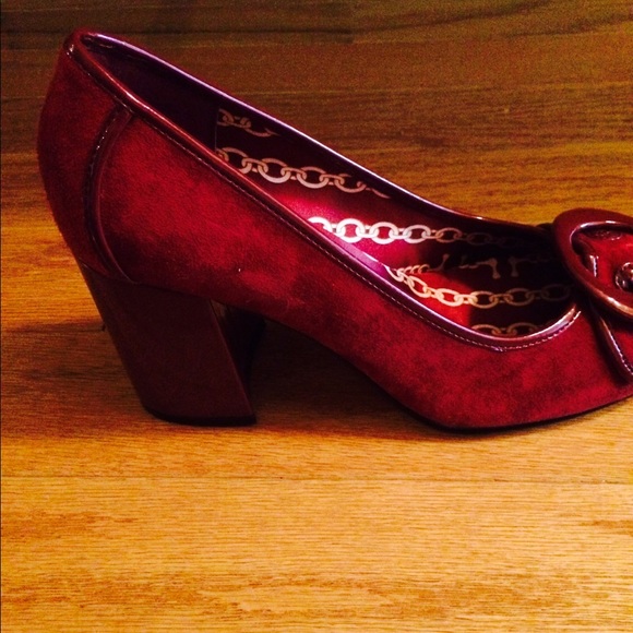 Shoes - Picture 2 of 4