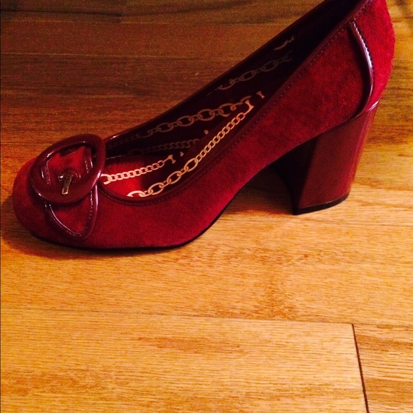 Shoes - Picture 3 of 4