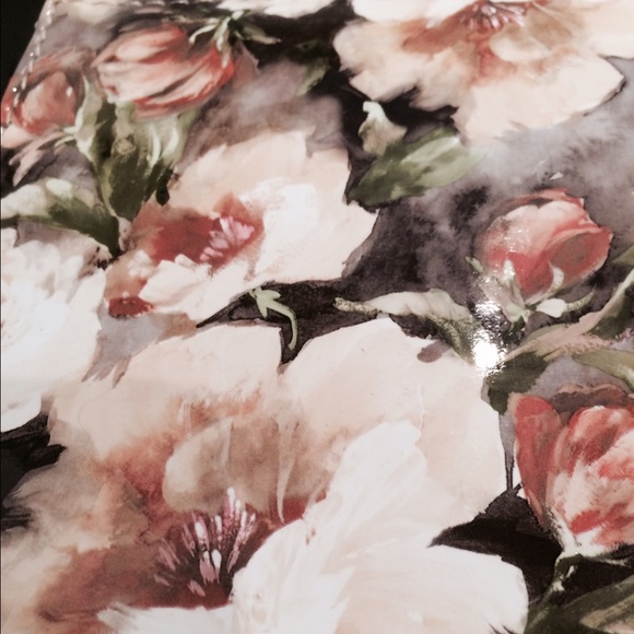 ✨RESERVED @y3124✨GORGEOUS CLUTCH STYLE HANDBAG - Picture 2 of 3