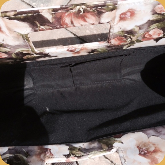 ✨RESERVED @y3124✨GORGEOUS CLUTCH STYLE HANDBAG - Picture 3 of 3