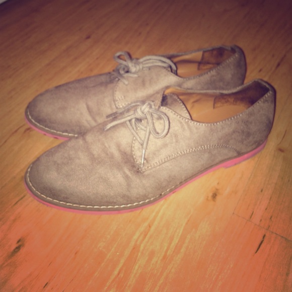 Shoes - Lace Up Tan Loafers w/ Pink Sole