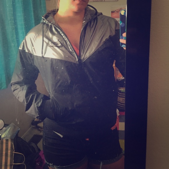 🚫SOLD🚫 NIKE. Black and silver windbreaker zip up