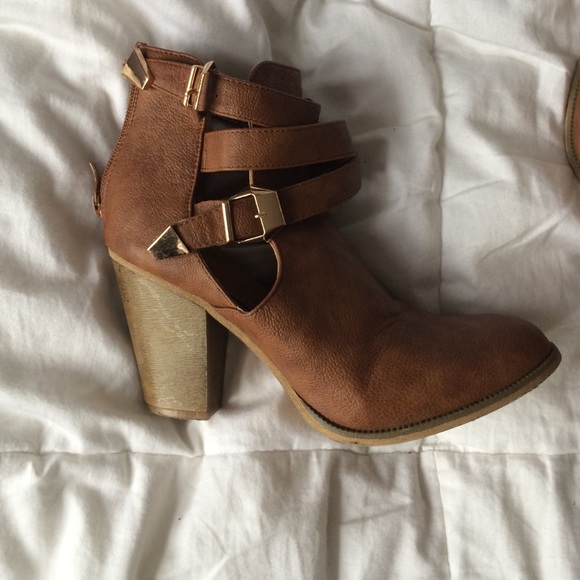 Light brown Deb ankle booties