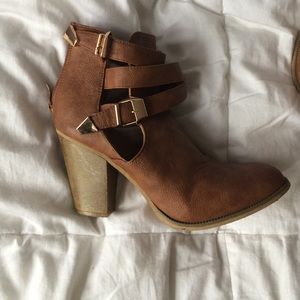 Light brown Deb ankle booties
