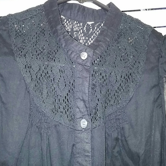CUTE BUTTON down top - Picture 2 of 2