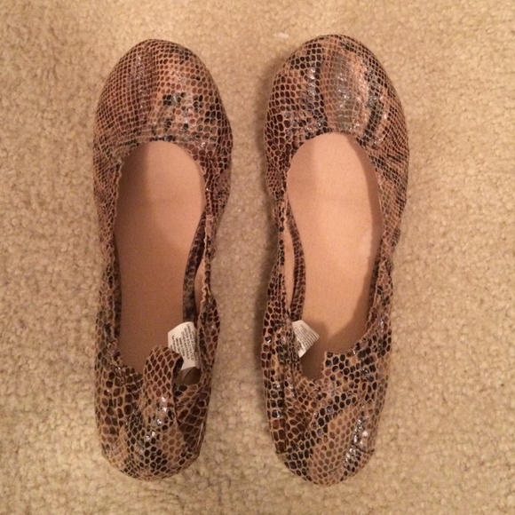 Snake skin print flats