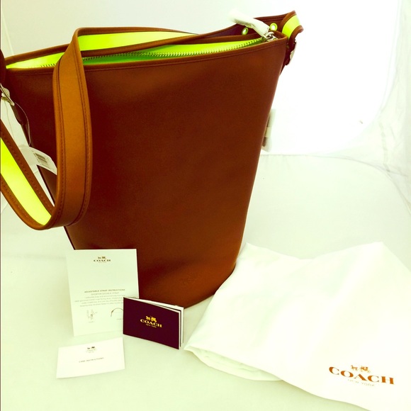 <SOLD> BNWT Authentic Coach Bucket Bag