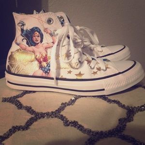 Wonder Woman chucks