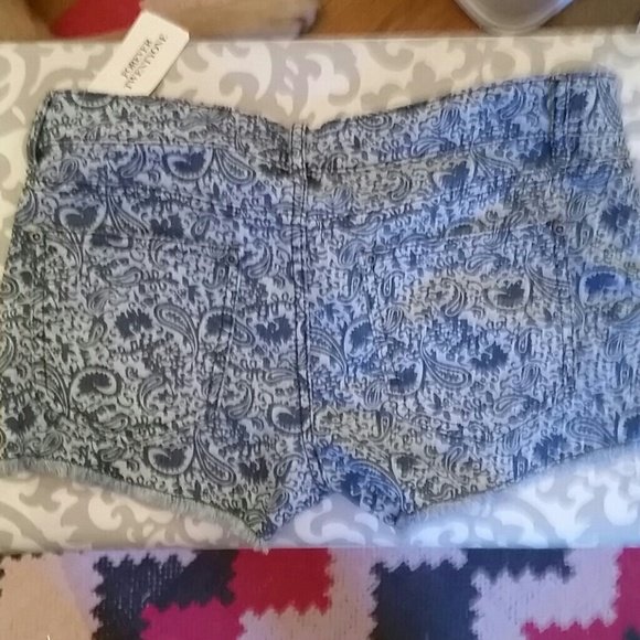 Summer Sale! Paisley patterned denim shorts - Picture 3 of 3