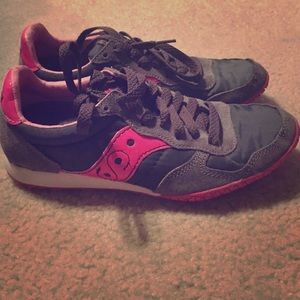 Pink and grey sauconys