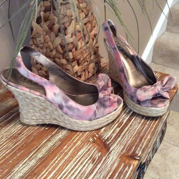 Practically new spadrilles. - Picture 2 of 3