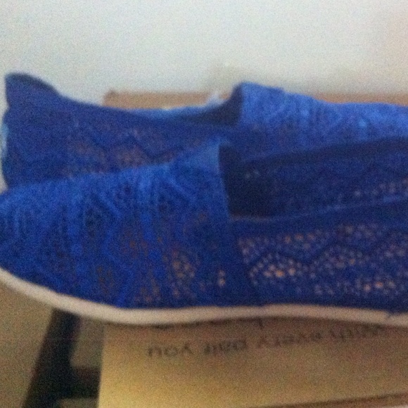 TOMS cobalt blue crochet classic size 9 new SOLD - Picture 3 of 4