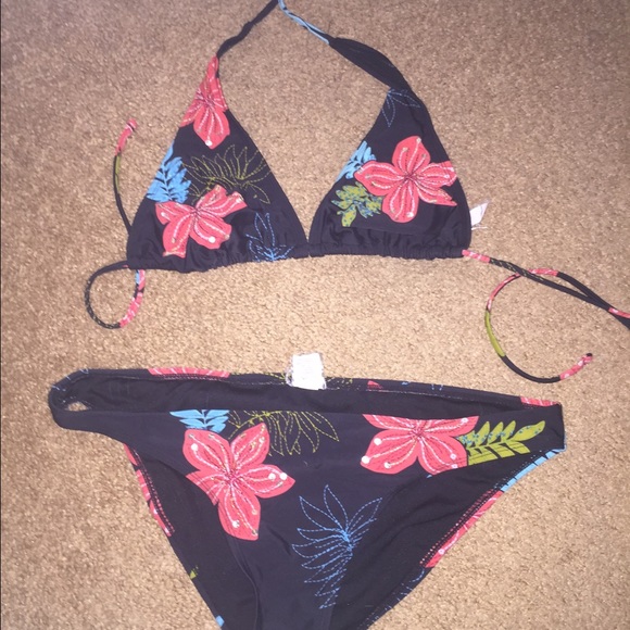 Bikini - Picture 1 of 1