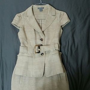 Short sleeve skirt suit