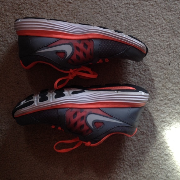 Womens nikes size 8.5👟👠👞