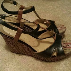 Aztec printed wedges