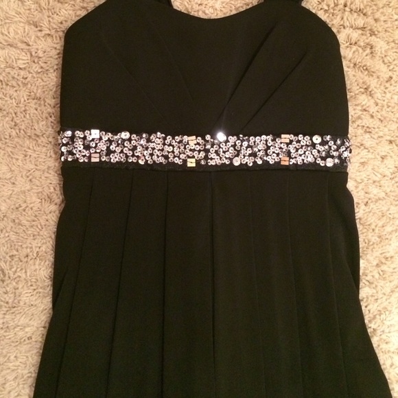 Black dress - Picture 2 of 4