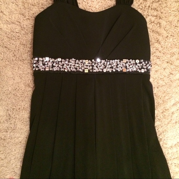 Black dress - Picture 4 of 4