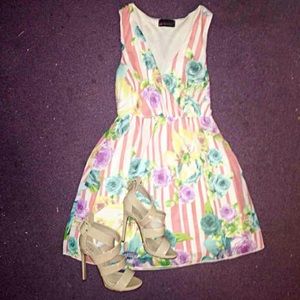 🎉Host Pick🎉 Striped and floral dress
