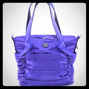 Lululemon Triumph Bag