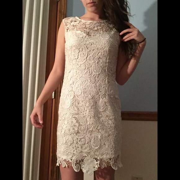 💸SOLD💸 White lace dress
