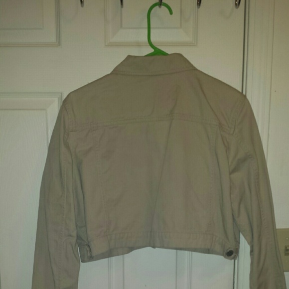 *MOVING SALE- ACCEPTING OFFERS* Khaki half jacket! - Picture 3 of 3