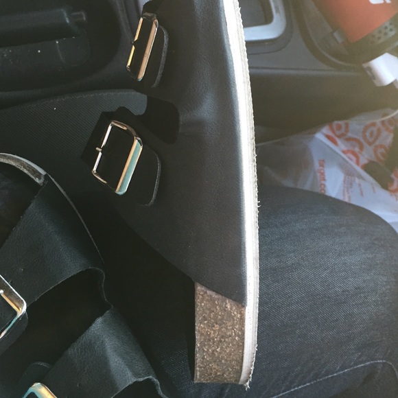 🕸SOLD ON FASHIONSTASHBirkenstock Inspired sandals - Picture 2 of 4