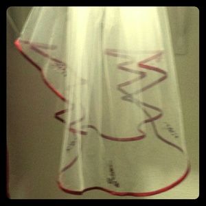 Davids bridal apple red bridal veil