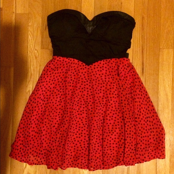 Red and black polkadot dress sweetheart neckline