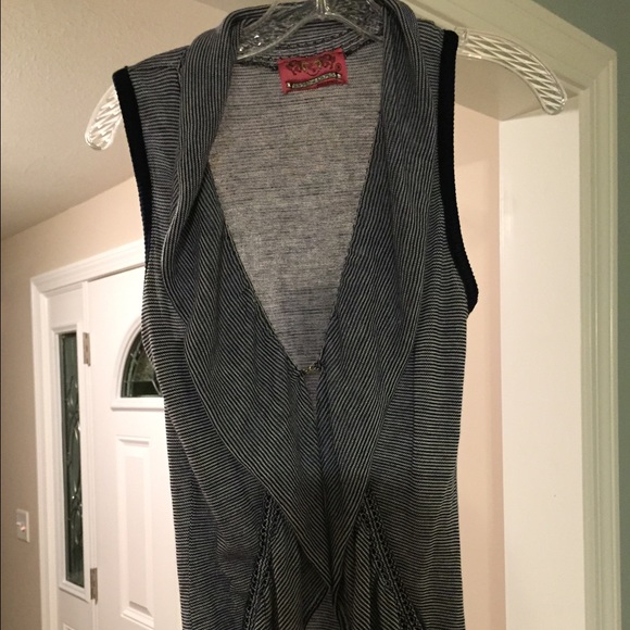Sweater vest