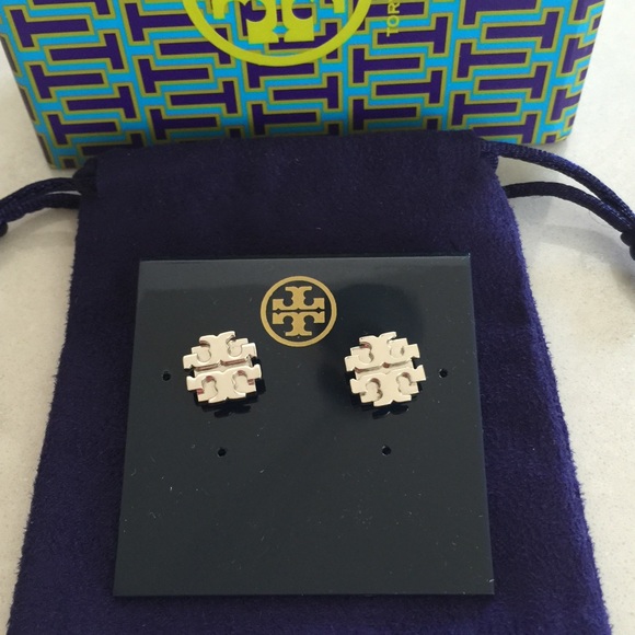 ❌ SOLD ❌ NWT Tory Burch Silver Large Logo T Stud