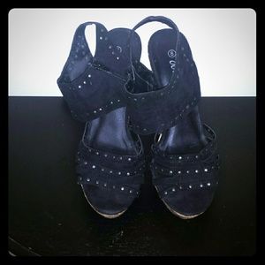Black wedges!