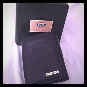 Fossil Evans Zip Trifold in Black Genuine Leather