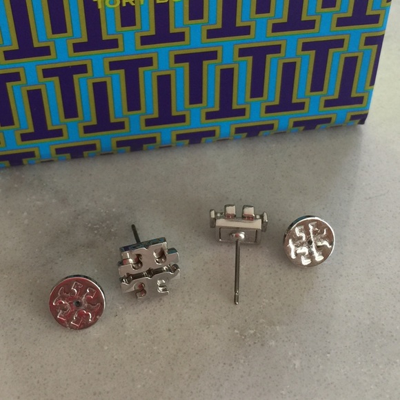 ❌ SOLD ❌ Tory Burch Silver Small Logo T Studs