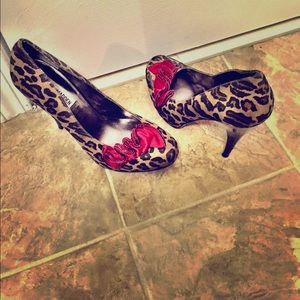 Steve Madden leopard pump