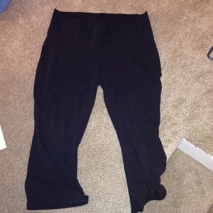 Black maternity capris