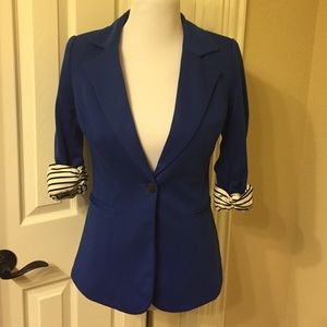 Blue blazer with ruched sleeves