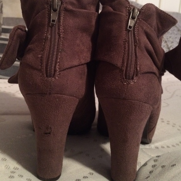 Boot heels 💕 - Picture 2 of 3
