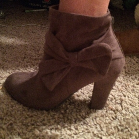Boot heels 💕 - Picture 3 of 3