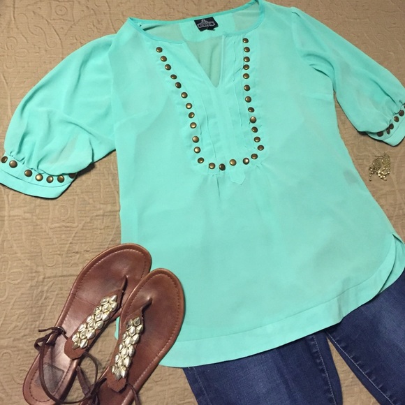‼️ REDUCED ‼️ Perfect blouse in mint green!