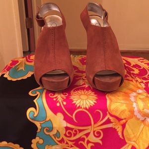 Jessica Simpson Tan Suede Pump