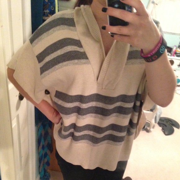 American Eagle Poncho - Picture 2 of 2