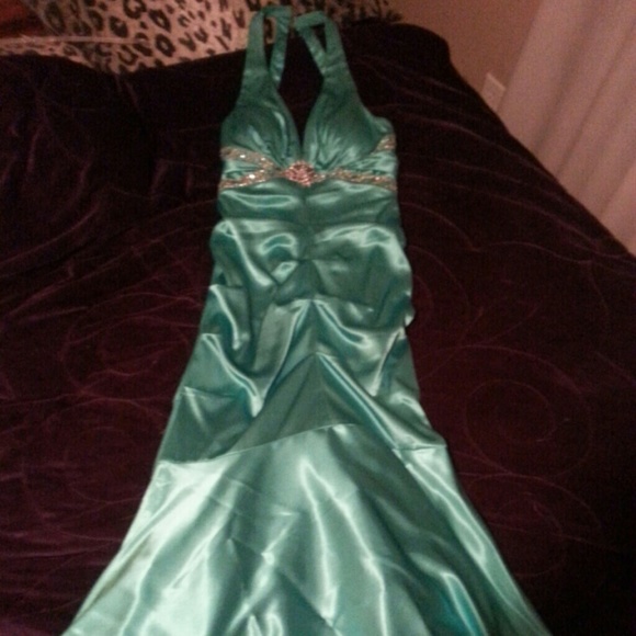 Prom dress ONLY WORN ONCE FOR PROM! ABSOLUTE GREAT