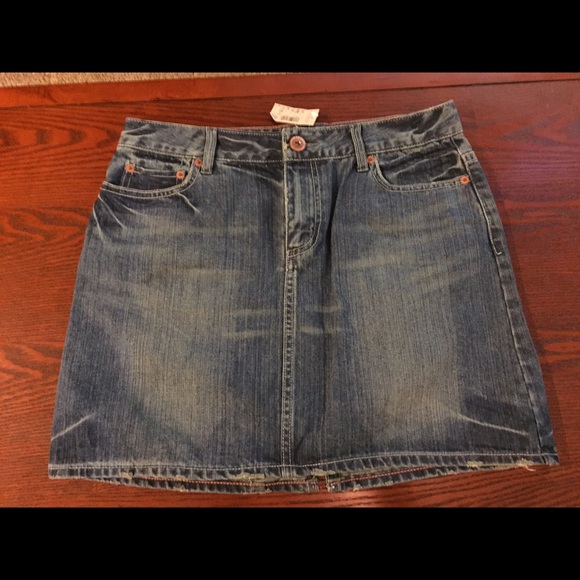 American Eagle Size 6 Denim Skirt...