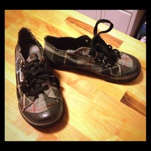 Sketchers plaid sneakers