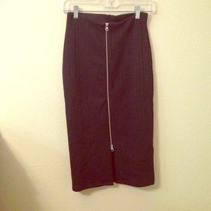 Fit, black, mid skirt