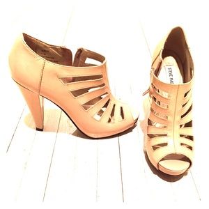 Steve Madden nude patent leather booties
