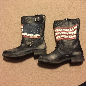White Mountain Distressed American Flag Boots