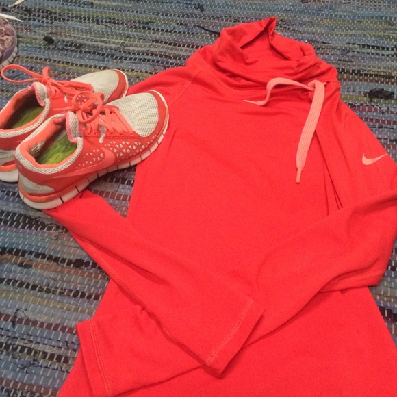 Nike bundle- Nike pro top and free run shoes