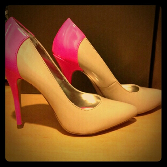 Steve Madden nude/neon pink pumps